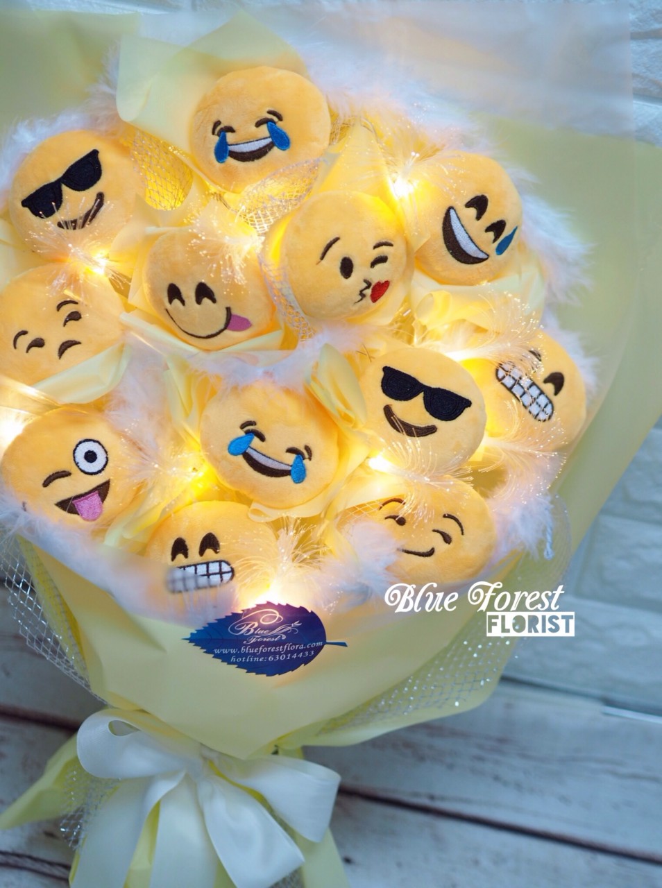 *輸入中...可愛emoji公仔光纖燈花束(內附有開關式的光纖燈,在黑暗中的環境可以營造浪漫的氣氛)