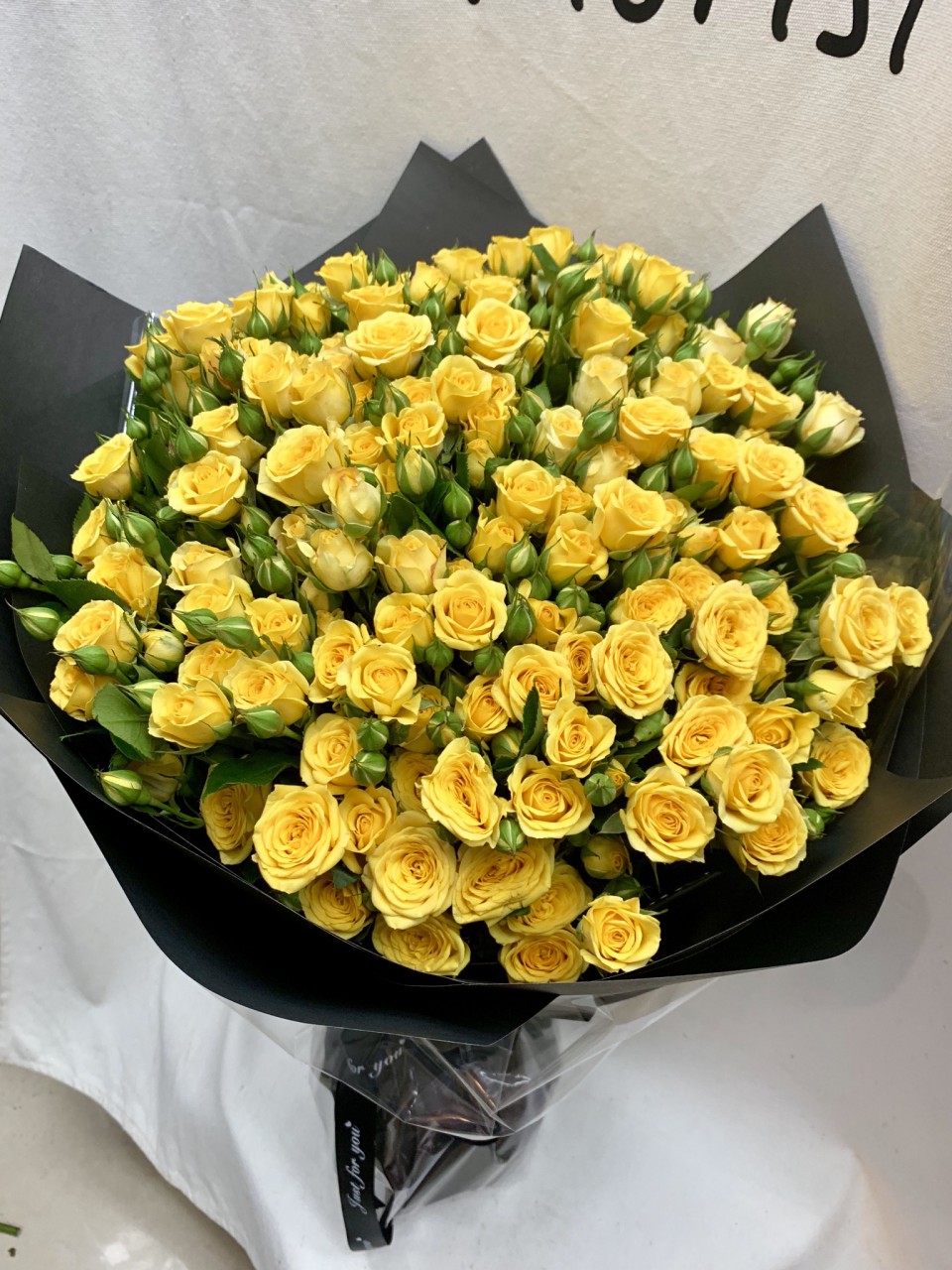 多頭黃色迷你玫瑰花束(20支裝,超過100朵玫瑰)