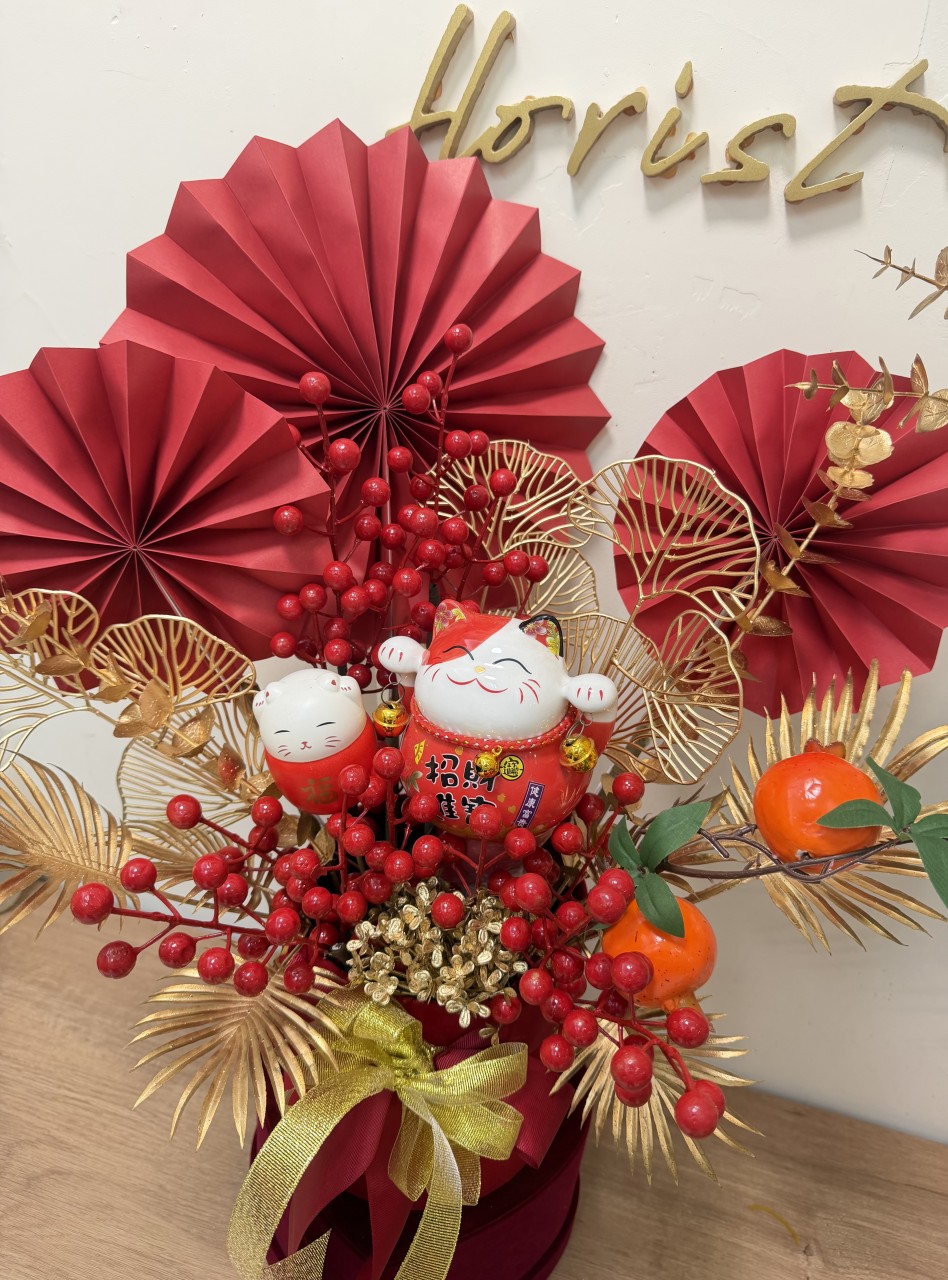 紅紅火火招財貓坐枱枱花